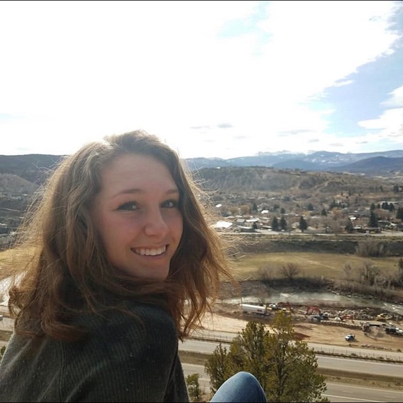 Meet your Posher, Taylor - Picture 3 of 8